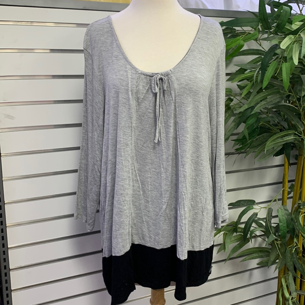 Dkny Gray and Black Top